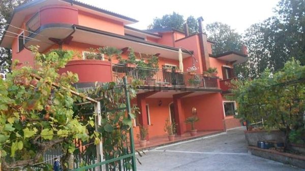 casa indipendente in vendita a Lago