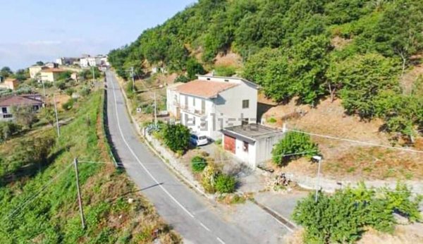 casa indipendente in vendita a Lago