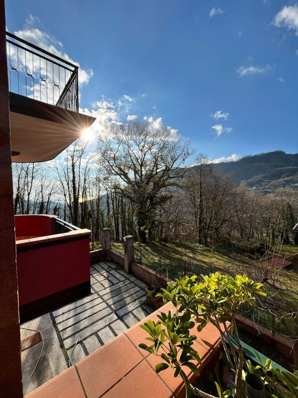 casa indipendente in vendita a Lago