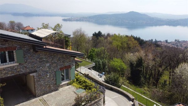 casa indipendente in vendita a Lago