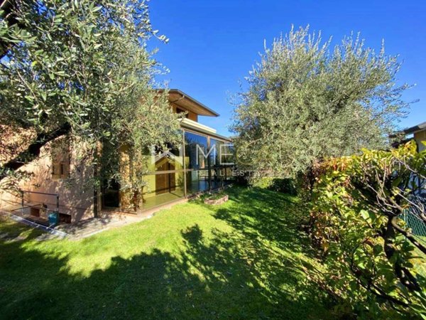 casa indipendente in vendita a Lago