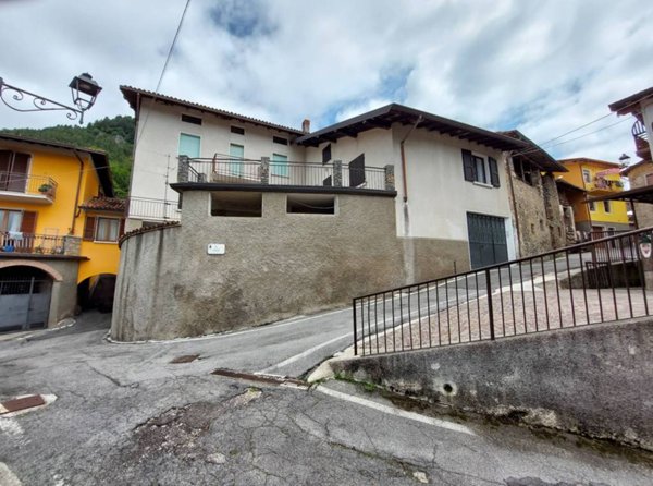 casa indipendente in vendita a Lago