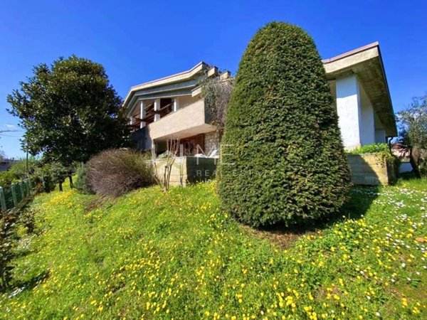 casa indipendente in vendita a Lago