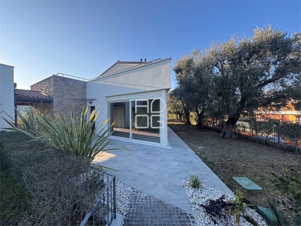 casa indipendente in vendita a Lago
