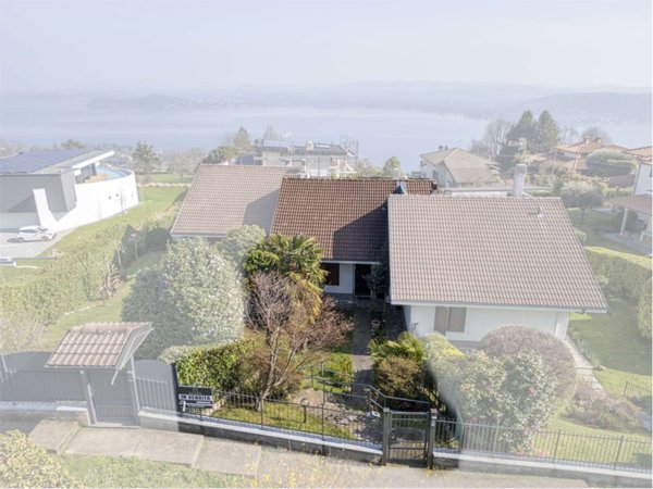 casa indipendente in vendita a Lago