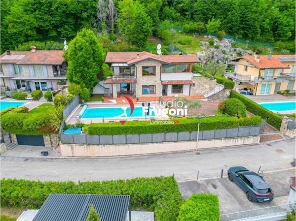 casa indipendente in vendita a Lago