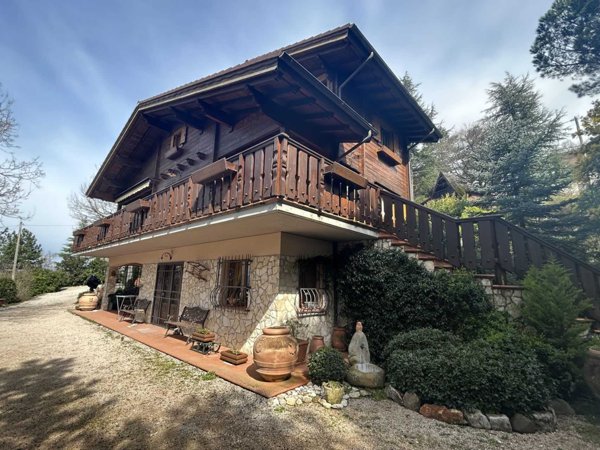 casa indipendente in vendita a Lago