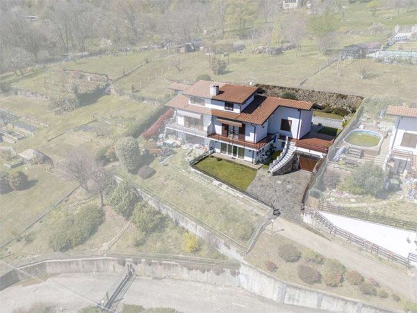 casa indipendente in vendita a Lago