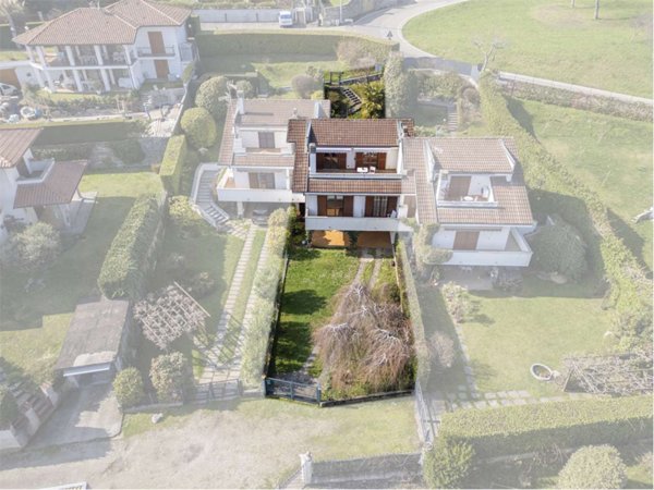 casa indipendente in vendita a Lago