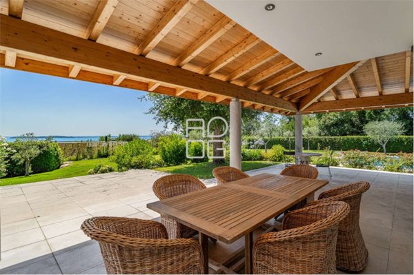 casa indipendente in vendita a Lago