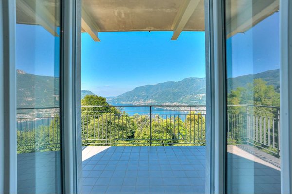 casa indipendente in vendita a Lago