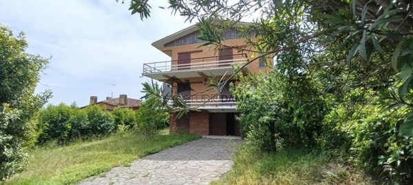 casa indipendente in vendita a Lago