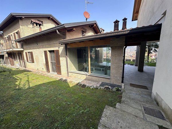 casa indipendente in vendita a Lago