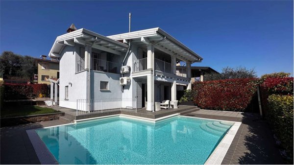 casa indipendente in vendita a Lago