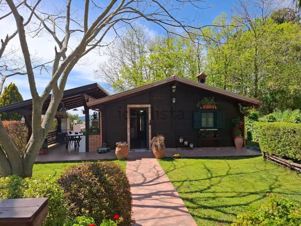 casa indipendente in vendita a Lago