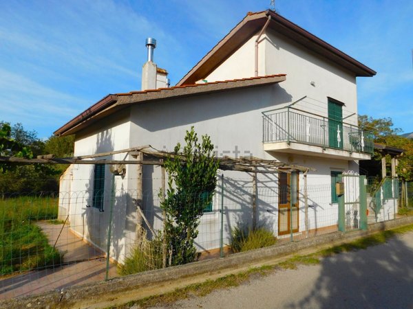 casa indipendente in vendita a Laino Castello