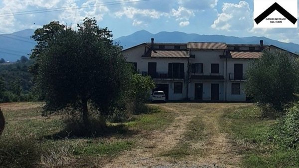 casa indipendente in vendita a Laino Castello