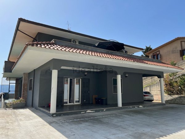 casa indipendente in vendita a Lappano