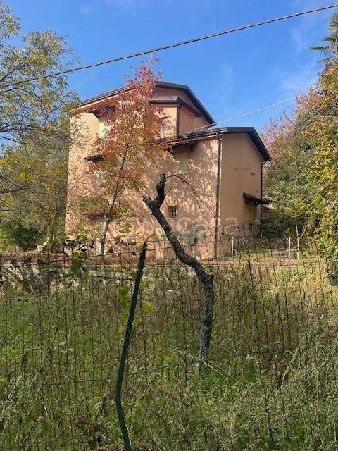 casa indipendente in vendita a Lappano