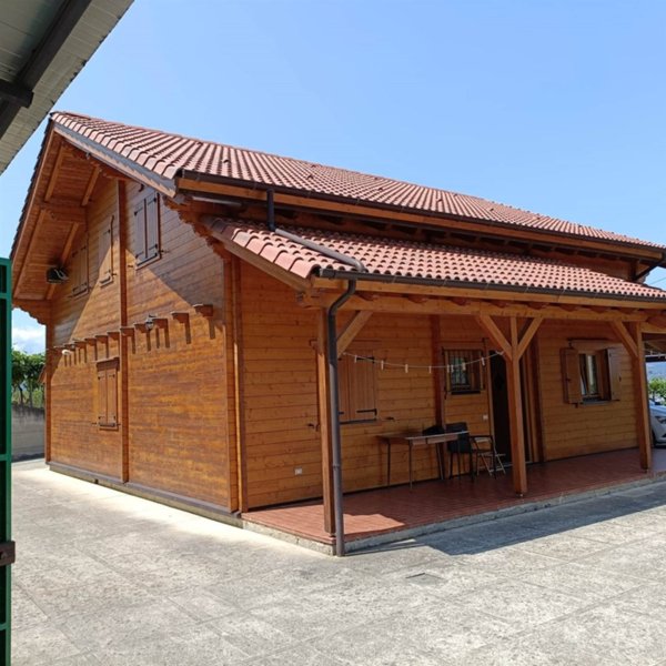 casa indipendente in vendita a Lappano