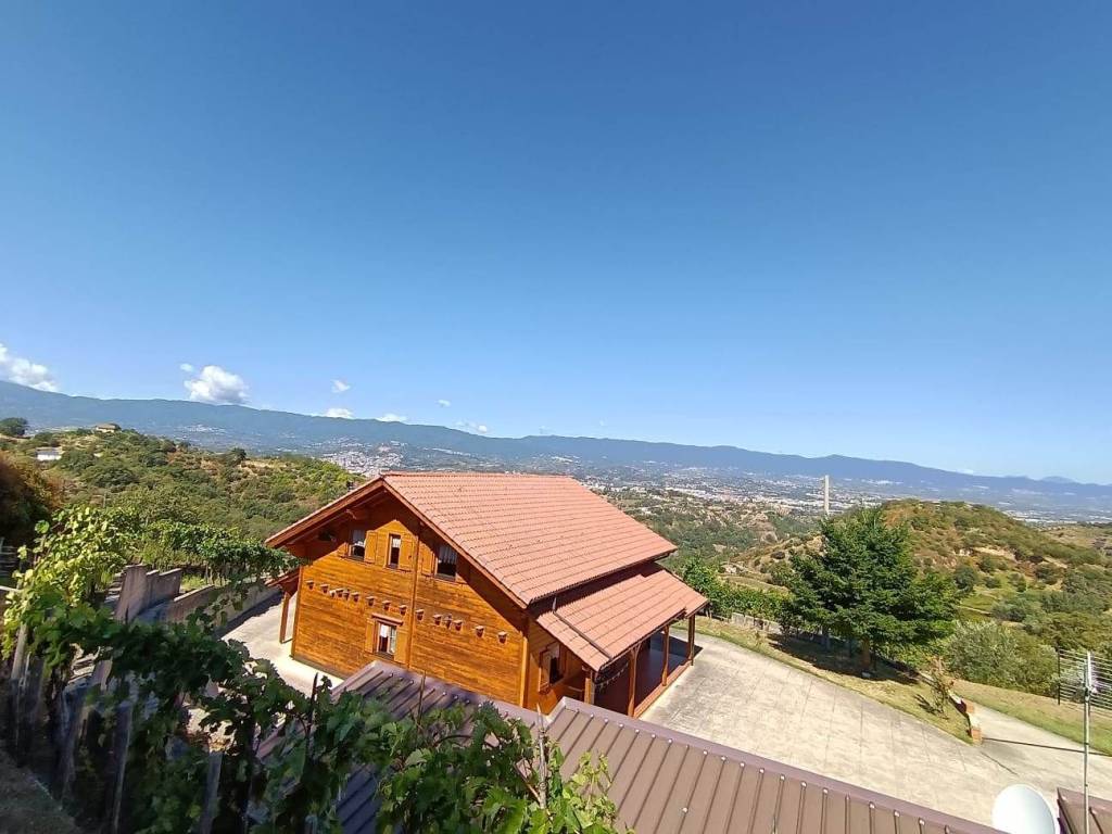 casa indipendente in vendita a Lappano