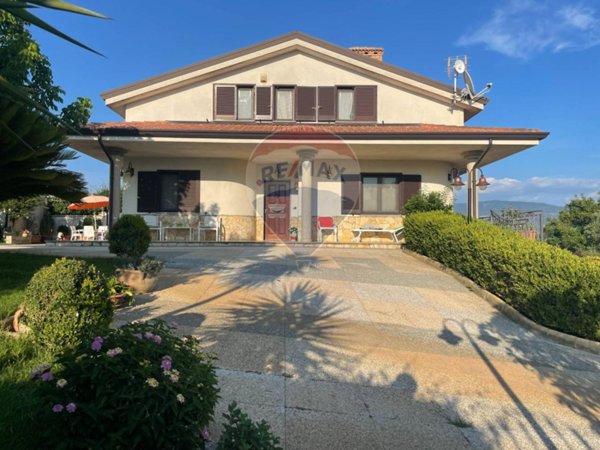 casa indipendente in vendita a Lattarico