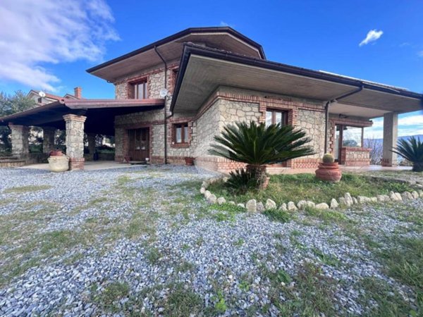 casa indipendente in vendita a Lattarico
