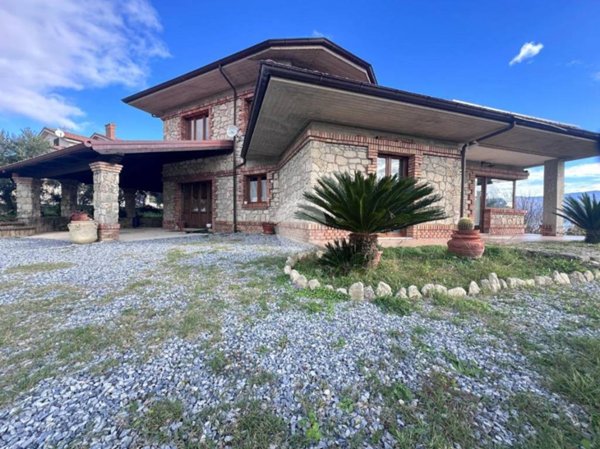 casa indipendente in vendita a Lattarico