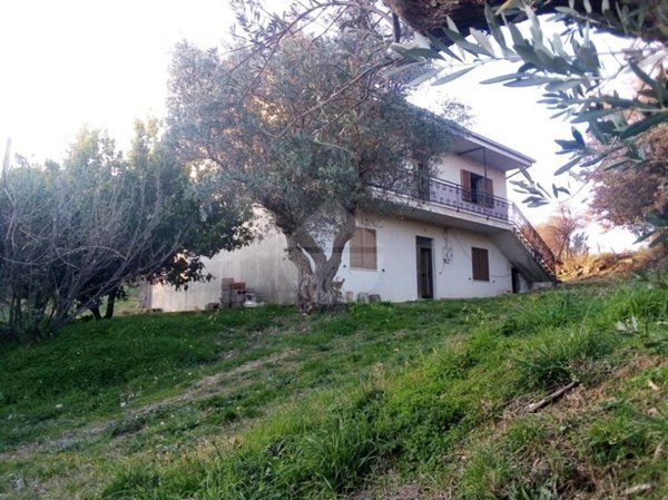 casa indipendente in vendita a Lattarico