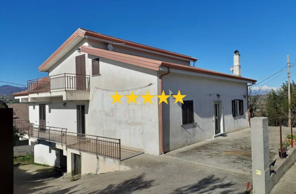 casa indipendente in vendita a Lattarico