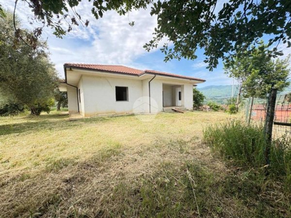 casa indipendente in vendita a Lattarico