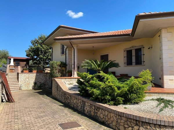 casa indipendente in vendita a Lattarico