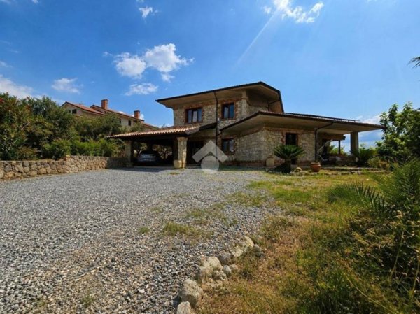 casa indipendente in vendita a Lattarico