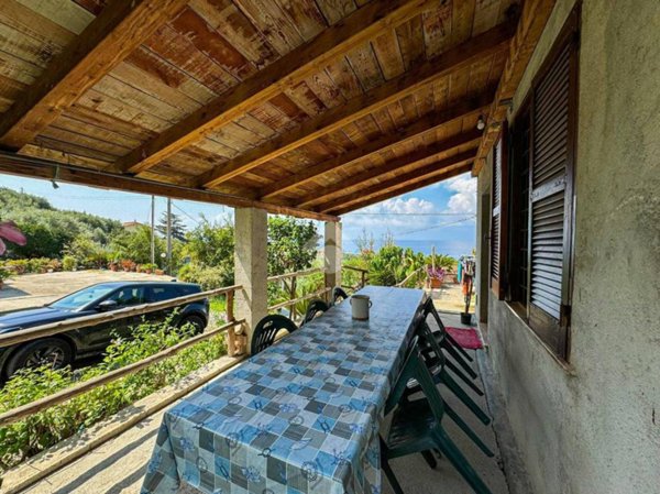 casa indipendente in vendita a Longobardi