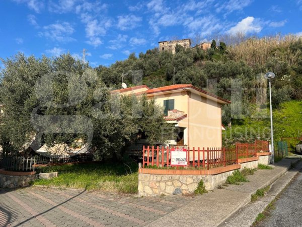 casa indipendente in vendita a Longobardi