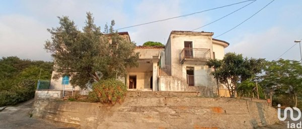 casa indipendente in vendita a Longobardi