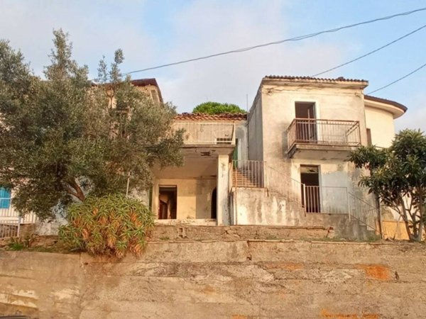 casa indipendente in vendita a Longobardi