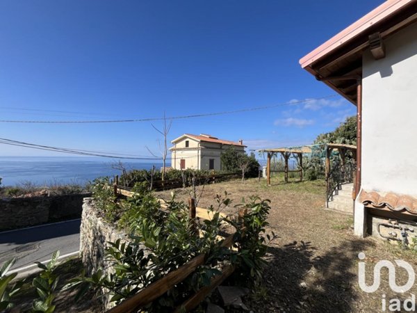 casa indipendente in vendita a Longobardi