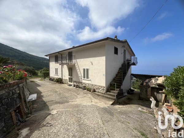 casa indipendente in vendita a Longobardi