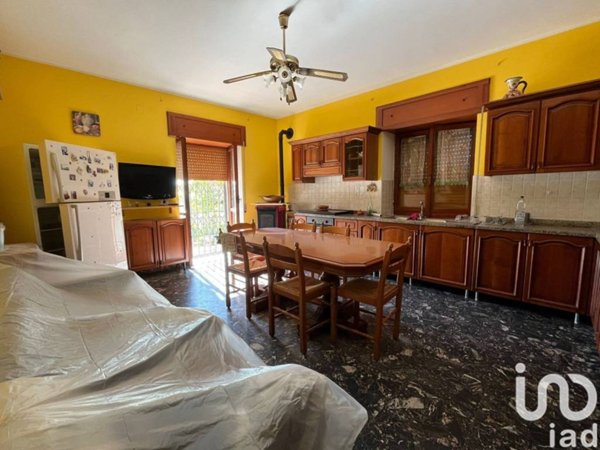 casa indipendente in vendita a Longobardi