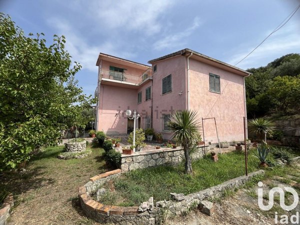 casa indipendente in vendita a Longobardi