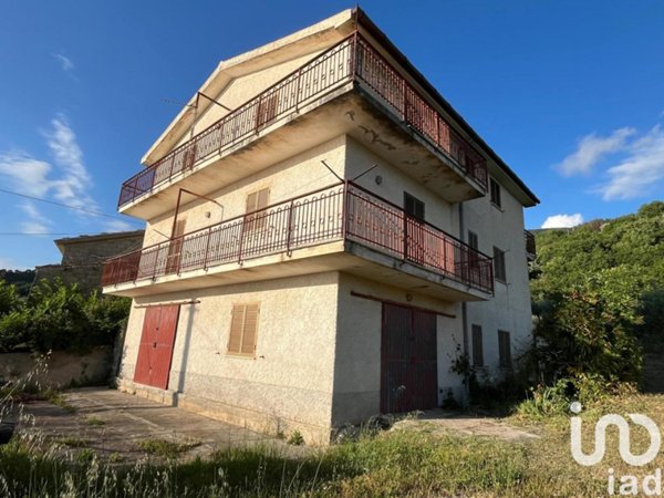 casa indipendente in vendita a Longobardi