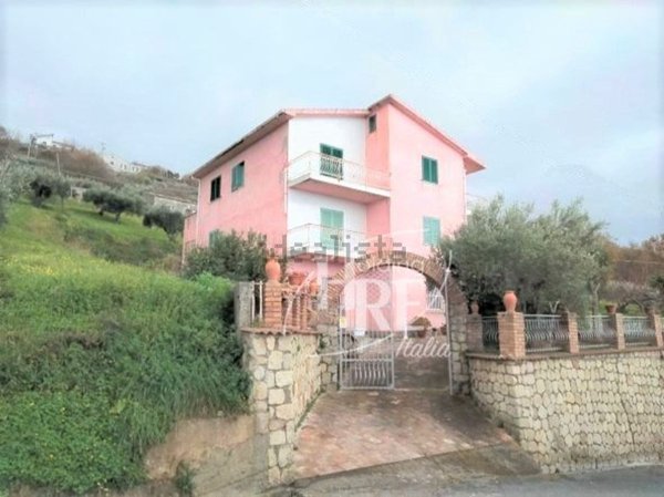 casa indipendente in vendita a Longobardi