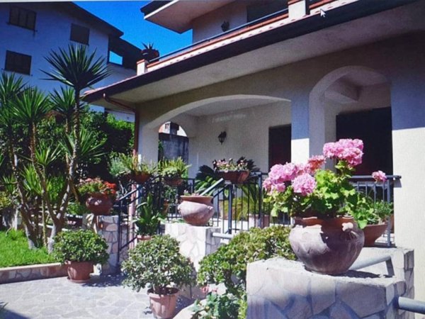 casa indipendente in vendita a Longobardi