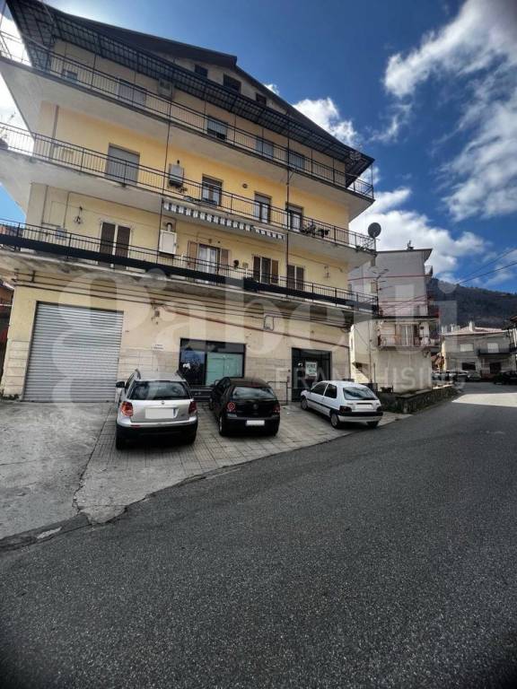 locale commerciale in vendita a Longobucco