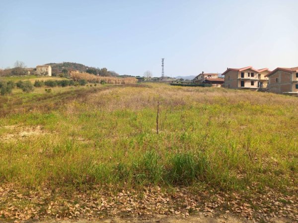 casa indipendente in vendita a Luzzi