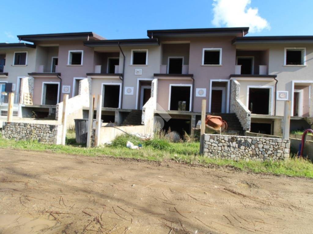 casa indipendente in vendita a Luzzi