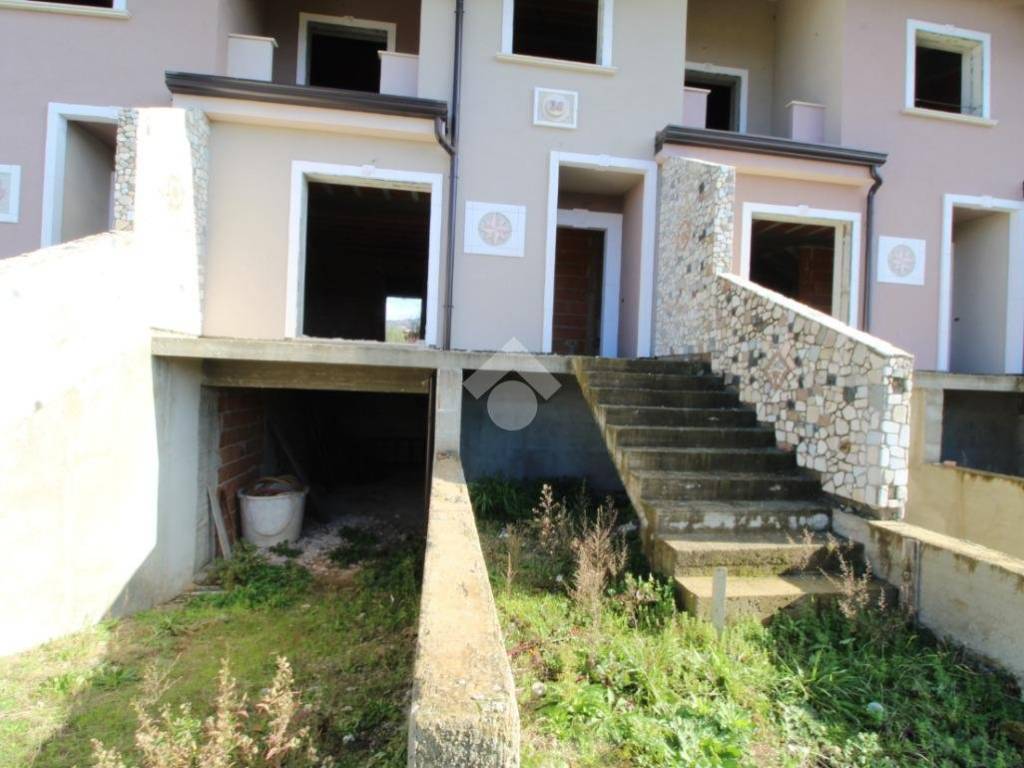 casa indipendente in vendita a Luzzi