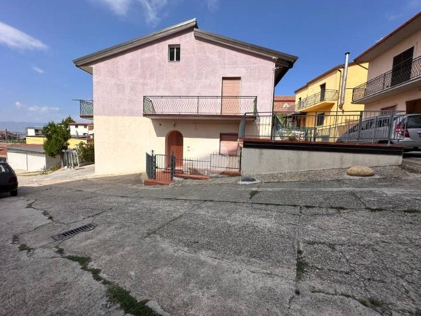 appartamento in vendita a Luzzi in zona Cavoni