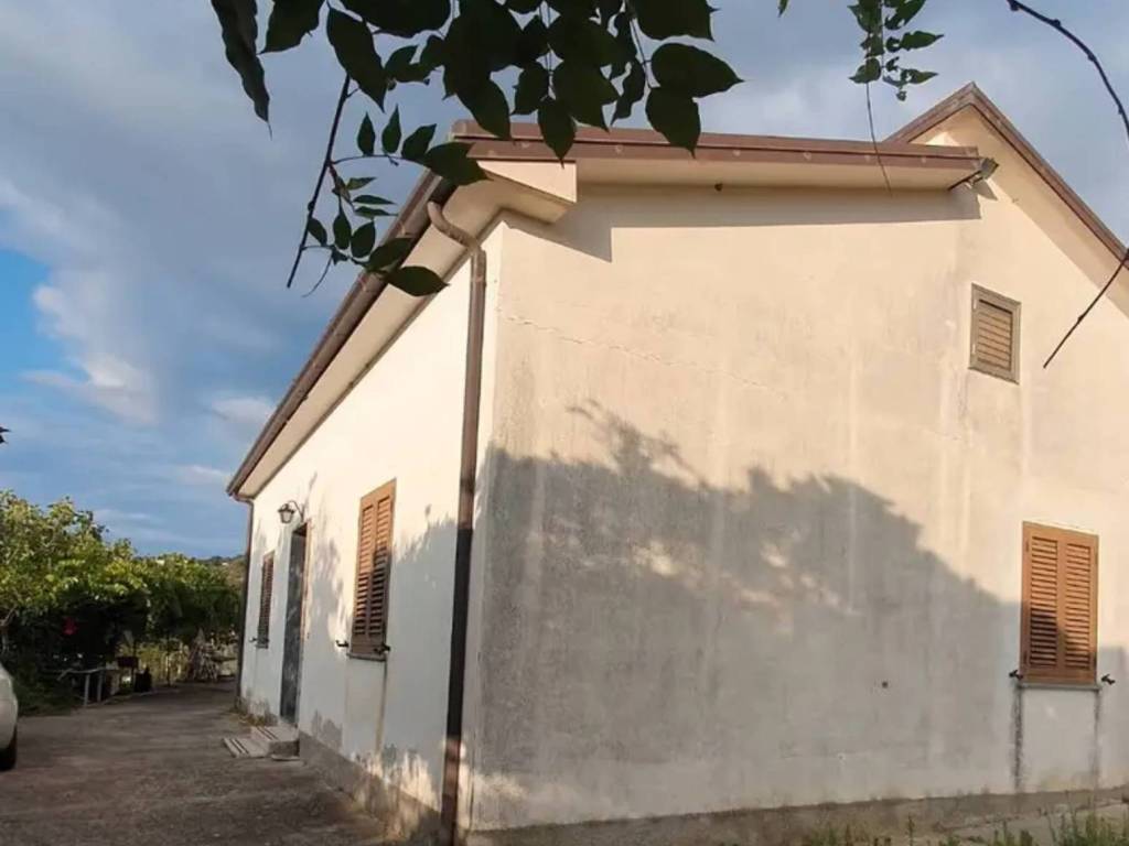 casa indipendente in vendita a Luzzi